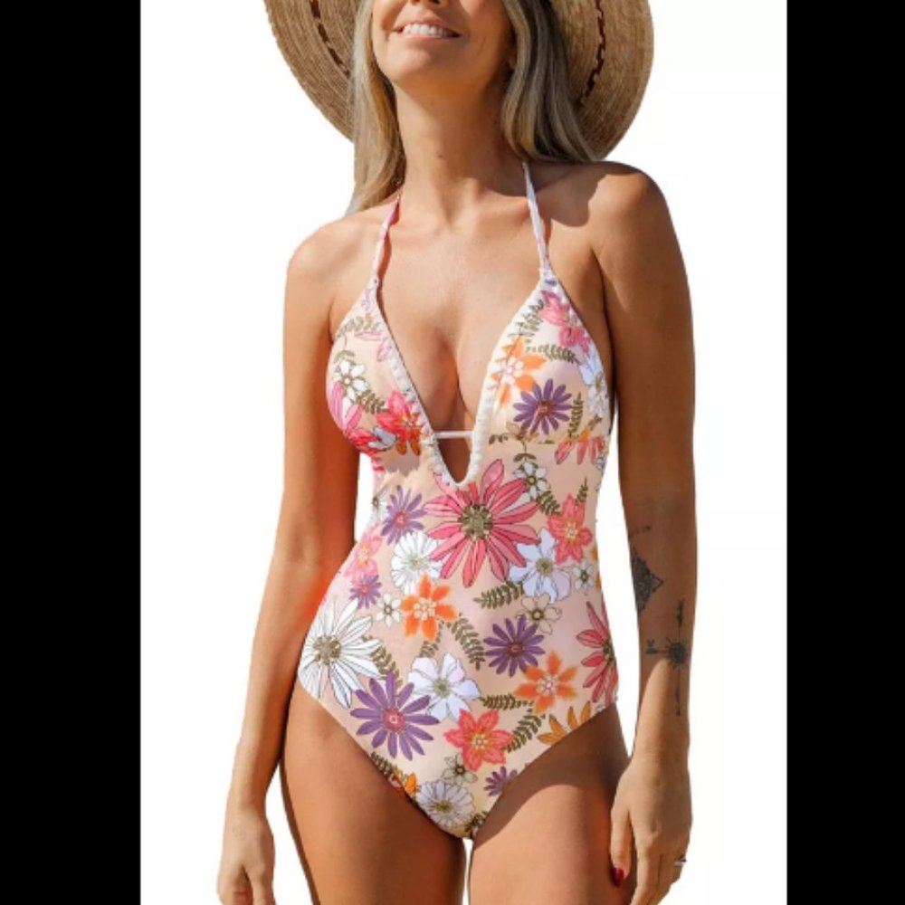 CUPSHE Women's Dahlia Daisy Shell Stitch Halter One Piece Swimsuit